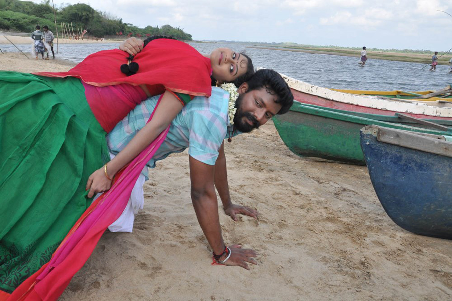 https://onlookersmedia.in/wp-content/uploads/2014/12/Ansiba-Hassan-in-Paranjothi-Tamil-Movie-Stills-Photos-Onlookers-Media-13.jpg