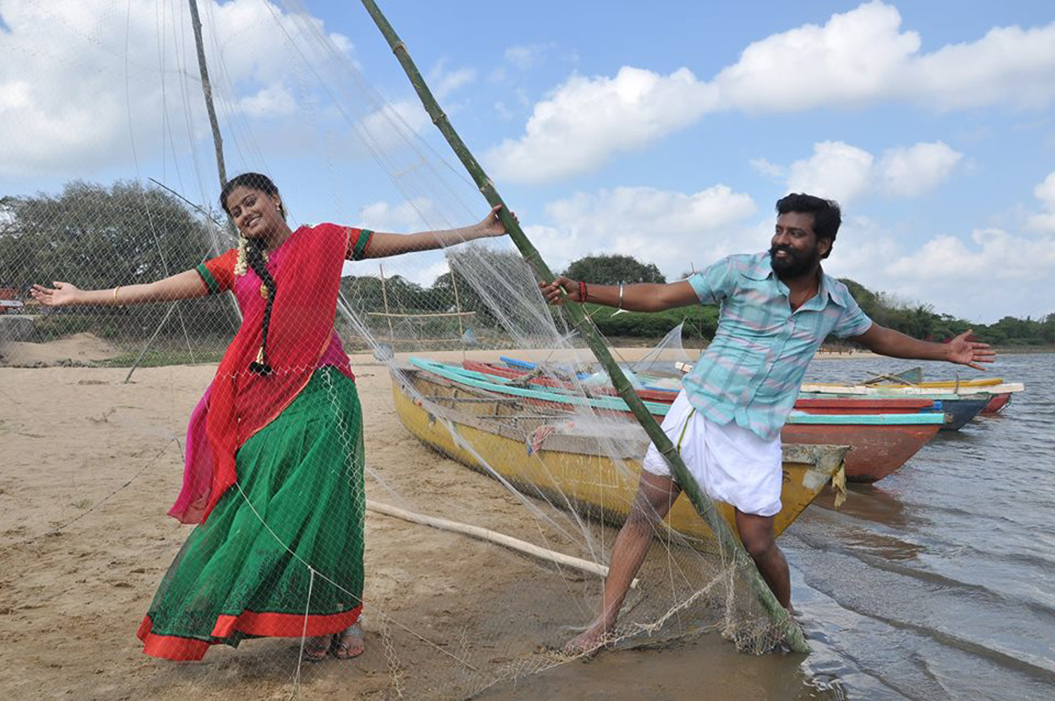 https://onlookersmedia.in/wp-content/uploads/2014/12/Ansiba-Hassan-in-Paranjothi-Tamil-Movie-Stills-Photos-Onlookers-Media-42.jpg