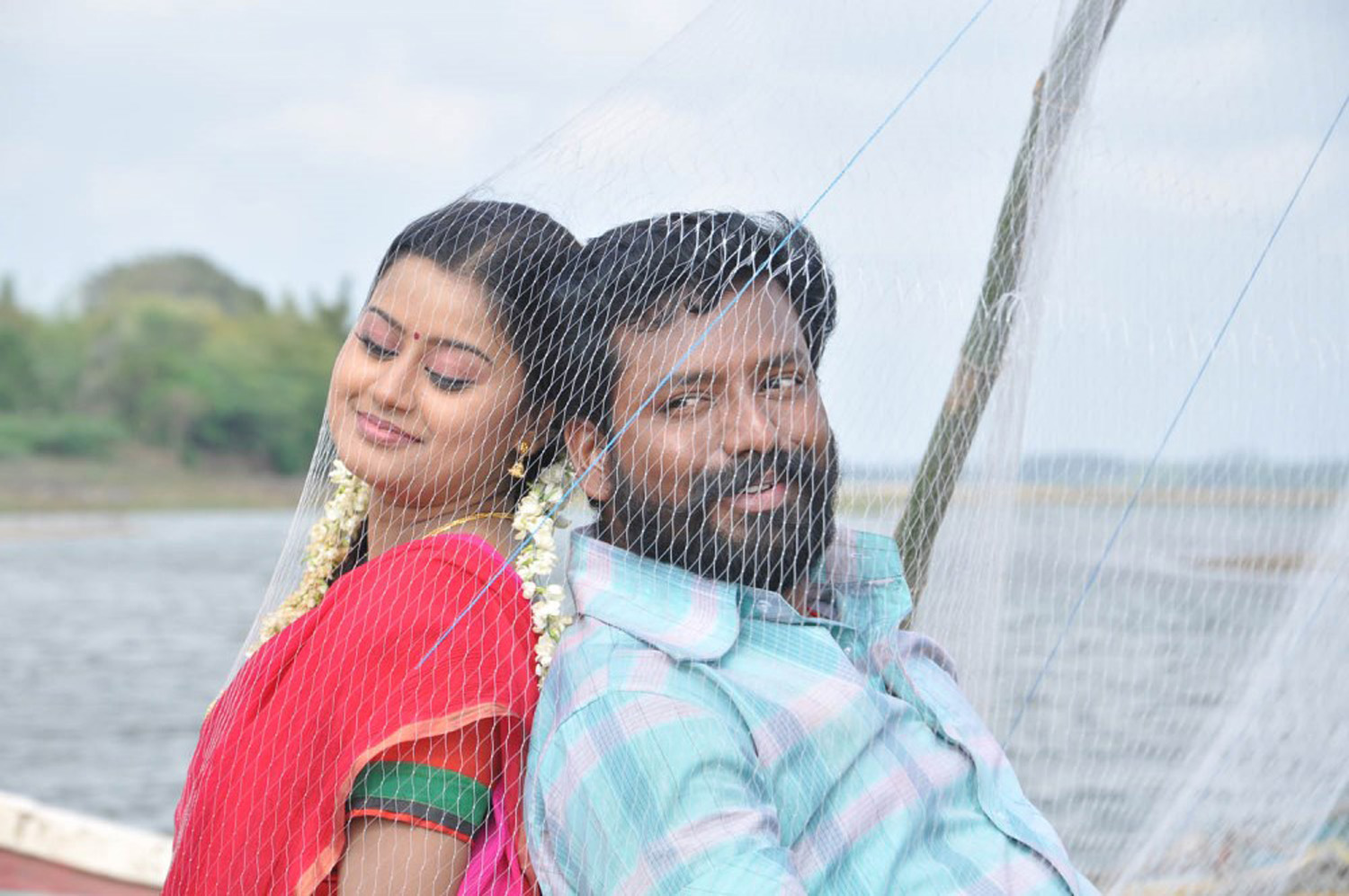 https://onlookersmedia.in/wp-content/uploads/2014/12/Ansiba-Hassan-in-Paranjothi-Tamil-Movie-Stills-Photos-Onlookers-Media-7.jpg