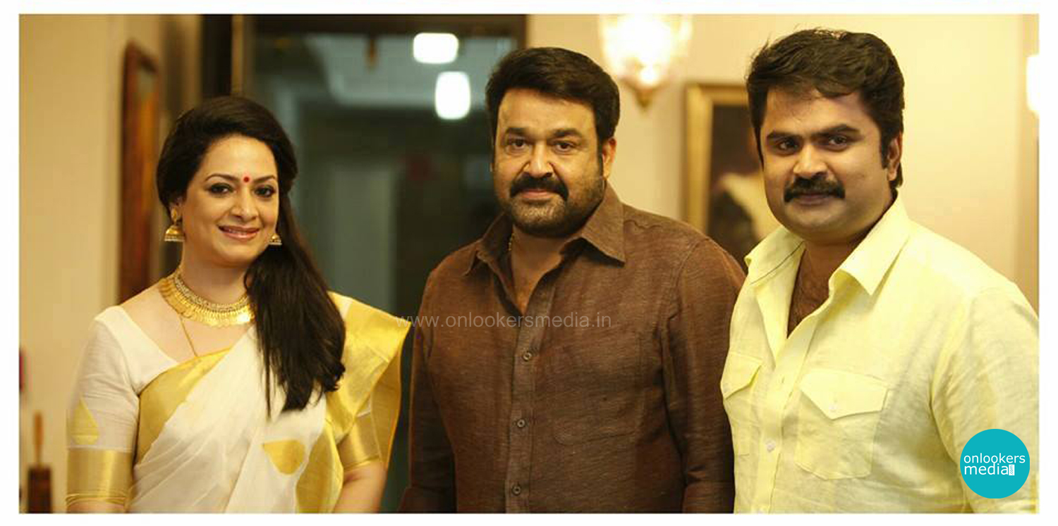 https://onlookersmedia.in/wp-content/uploads/2014/12/Mohanlal-at-Anoop-Menons-Wedding-Reception-Stills-Images-Photos-Onlookers-Media.jpg