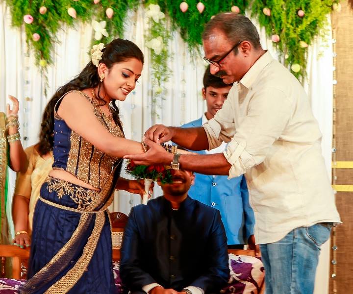 https://onlookersmedia.in/wp-content/uploads/2015/01/Actress-Vani-Kishor-Wedding-Engagement-Stills-36.jpg