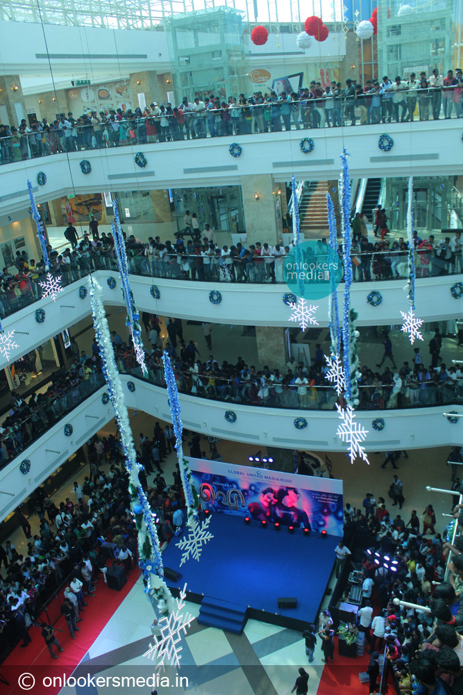 https://onlookersmedia.in/wp-content/uploads/2015/01/I-promotional-function-at-Lulu-mall-Kerala-Vikram-Amy-Jackson-Onlookers-Media-6.jpg