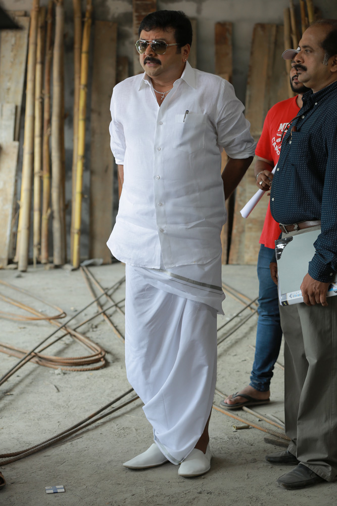 https://onlookersmedia.in/wp-content/uploads/2015/01/Jayaram-In-Sir-CP-Malayalam-Movie-Stills-Images-Photos-Onlookers-Media-5.jpg
