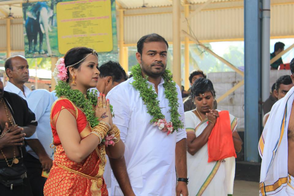 http://onlookersmedia.in/wp-content/uploads/2015/01/Malayalam-Actress-Sadhika-Wedding-Stills-Reception-Stills-Videos-Onlookers-Media-1.jpg