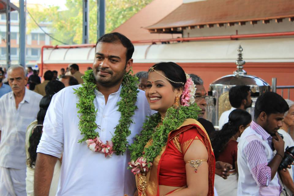 https://onlookersmedia.in/wp-content/uploads/2015/01/Malayalam-Actress-Sadhika-Wedding-Stills-Reception-Stills-Videos-Onlookers-Media-10.jpg