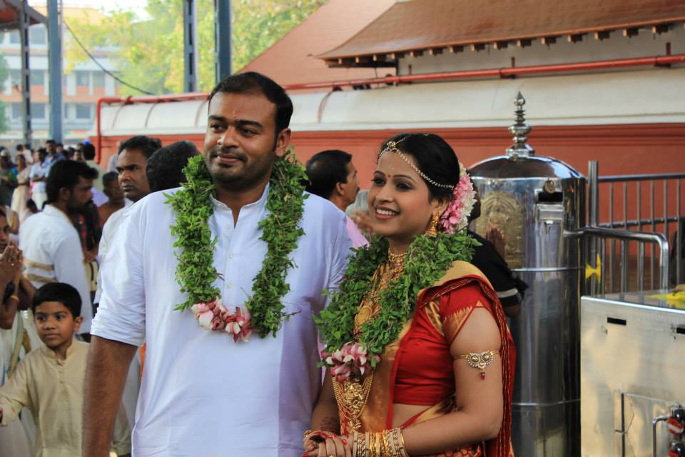 https://onlookersmedia.in/wp-content/uploads/2015/01/Malayalam-Actress-Sadhika-Wedding-Stills-Reception-Stills-Videos-Onlookers-Media-11.jpg
