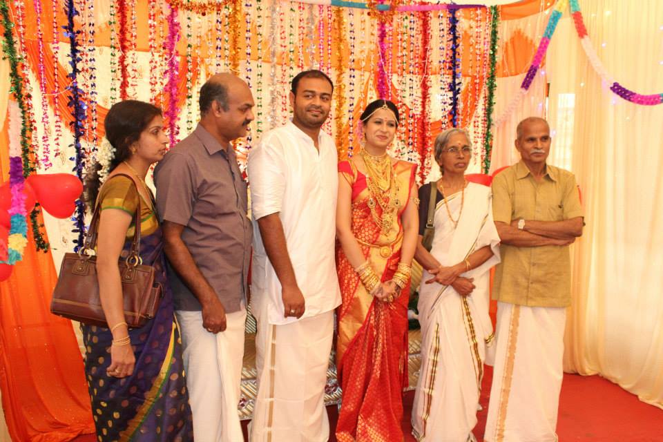 https://onlookersmedia.in/wp-content/uploads/2015/01/Malayalam-Actress-Sadhika-Wedding-Stills-Reception-Stills-Videos-Onlookers-Media-24.jpg