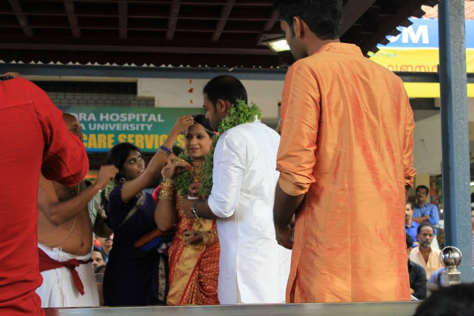 http://onlookersmedia.in/wp-content/uploads/2015/01/Malayalam-Actress-Sadhika-Wedding-Stills-Reception-Stills-Videos-Onlookers-Media-3.jpg