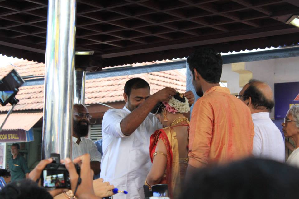 http://onlookersmedia.in/wp-content/uploads/2015/01/Malayalam-Actress-Sadhika-Wedding-Stills-Reception-Stills-Videos-Onlookers-Media-9.jpg