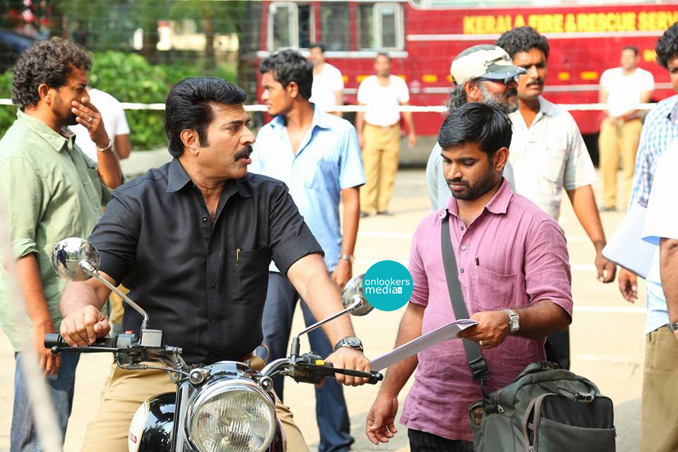 https://onlookersmedia.in/wp-content/uploads/2015/01/Mammootty-in-Fireman-Malayalam-Movie-Stills-Images-Photos-Gallery-Onlookers-Media.jpg