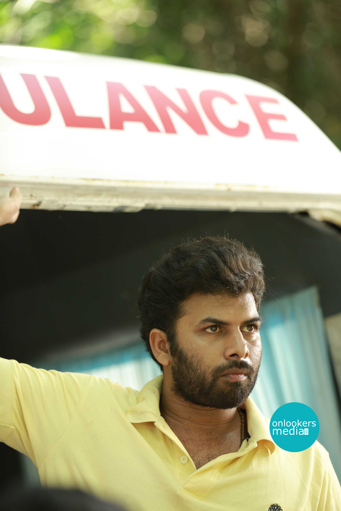 Saaradhi Malayalam Movie Stills-Images-Posters-Malayalam Movie 2015-Sunny Wayne-Vinutha Lal-Onlookers Media