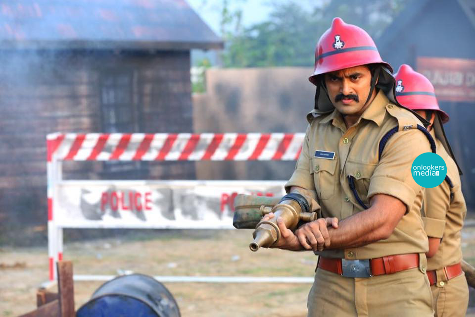 https://onlookersmedia.in/wp-content/uploads/2015/01/Unni-Mukundan-in-Fireman-Malayalam-Movie-Stills-Images-Photos-Gallery-Onlookers-Media-3.jpg