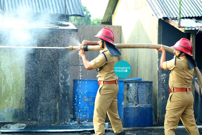 https://onlookersmedia.in/wp-content/uploads/2015/01/Unni-Mukundan-in-Fireman-Malayalam-Movie-Stills-Images-Photos-Gallery-Onlookers-Media-4.jpg
