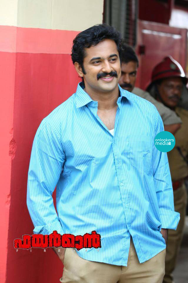 https://onlookersmedia.in/wp-content/uploads/2015/01/Unni-Mukundan-in-Fireman-Malayalam-Movie-Stills-Images-Photos-Gallery-Onlookers-Media-6.jpg