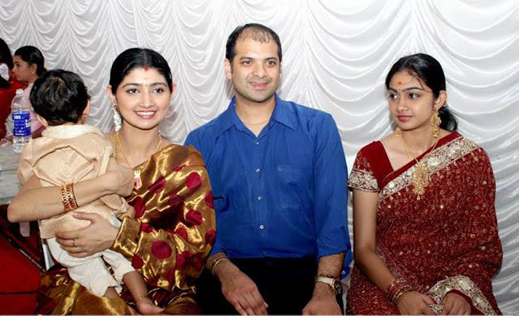 Actress Divya Unni with Family-Vidhya Unni-Onlookers Media