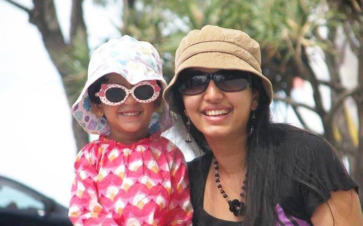 https://onlookersmedia.in/wp-content/uploads/2015/02/Actress-Gopika-with-her-daughter-Onlookers-Media.jpg