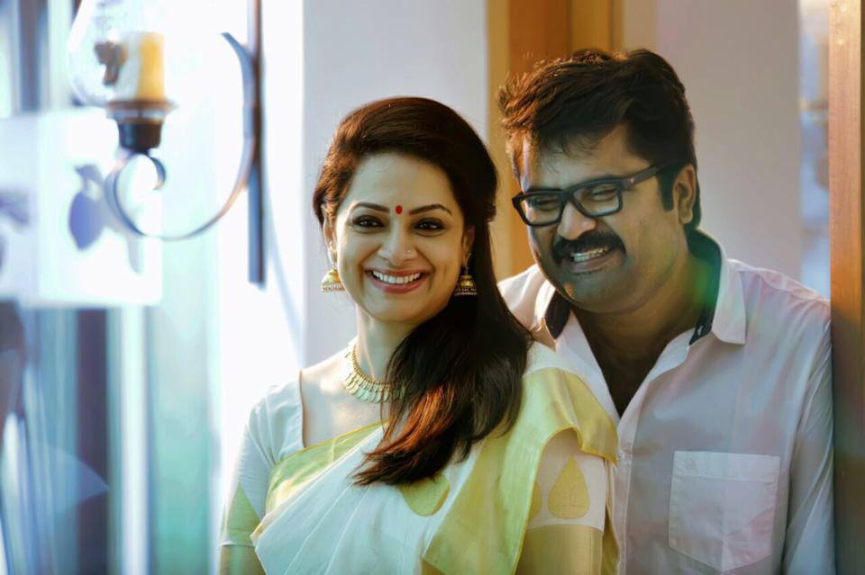 https://onlookersmedia.in/wp-content/uploads/2015/02/Anoop-Menon-with-Shema-Alexander-Malayalam-Stars-with-family-Onlookers-Media-3.jpg