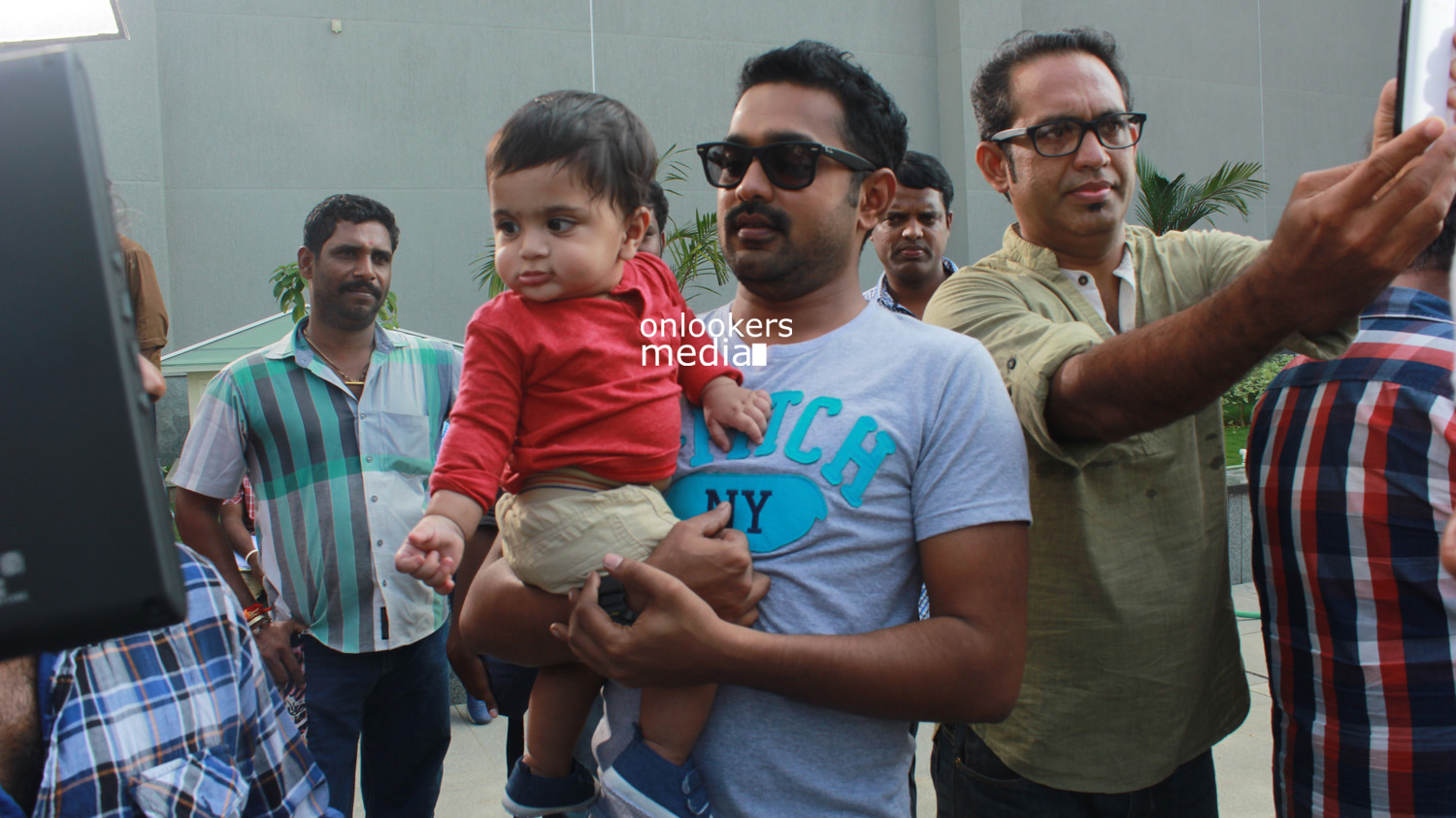 Asif Ali with family at You Too Brutus Loaction-Onlookers Media