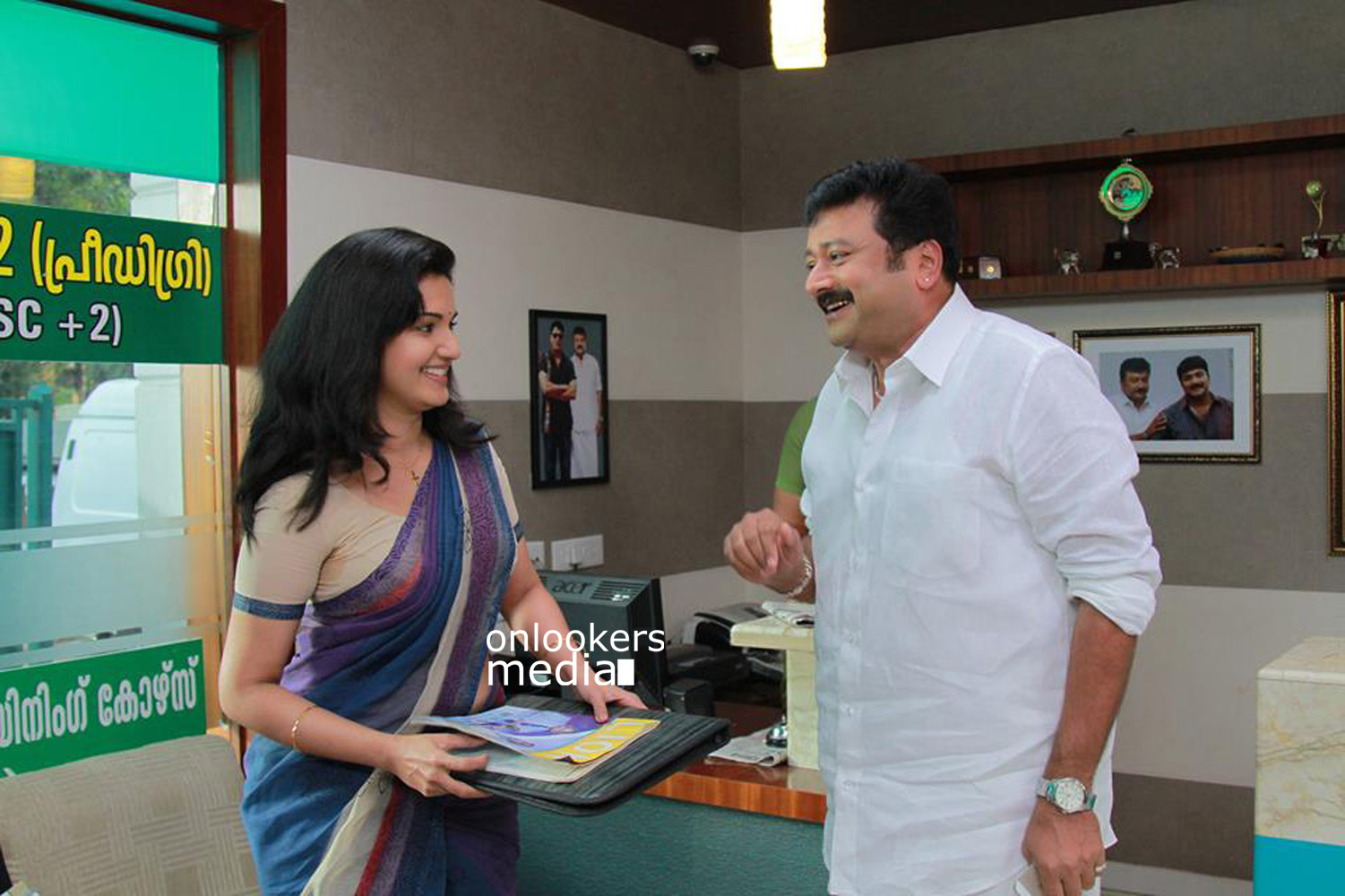 https://onlookersmedia.in/wp-content/uploads/2015/02/Honey-Rose-in-Sir-CP-Malayalam-Movie-Jayaram-Onlookers-Media-4.jpg