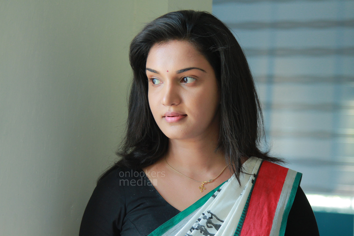 https://onlookersmedia.in/wp-content/uploads/2015/02/Honey-Rose-in-Sir-CP-Malayalam-Movie-Onlookers-Media-100.jpg