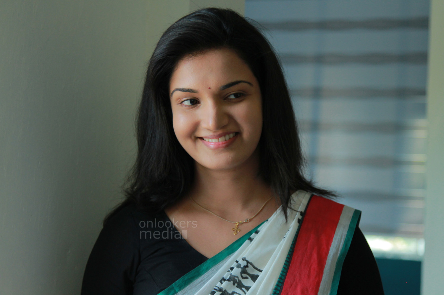 https://onlookersmedia.in/wp-content/uploads/2015/02/Honey-Rose-in-Sir-CP-Malayalam-Movie-Onlookers-Media-109.jpg