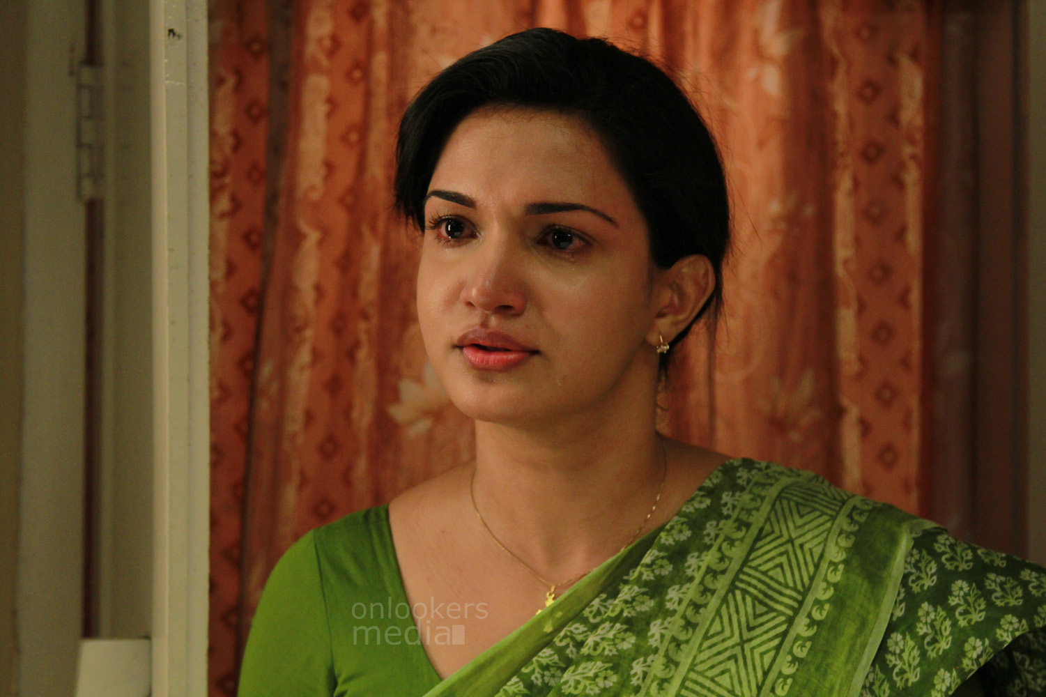 https://onlookersmedia.in/wp-content/uploads/2015/02/Honey-Rose-in-Sir-CP-Malayalam-Movie-Onlookers-Media-69.jpg