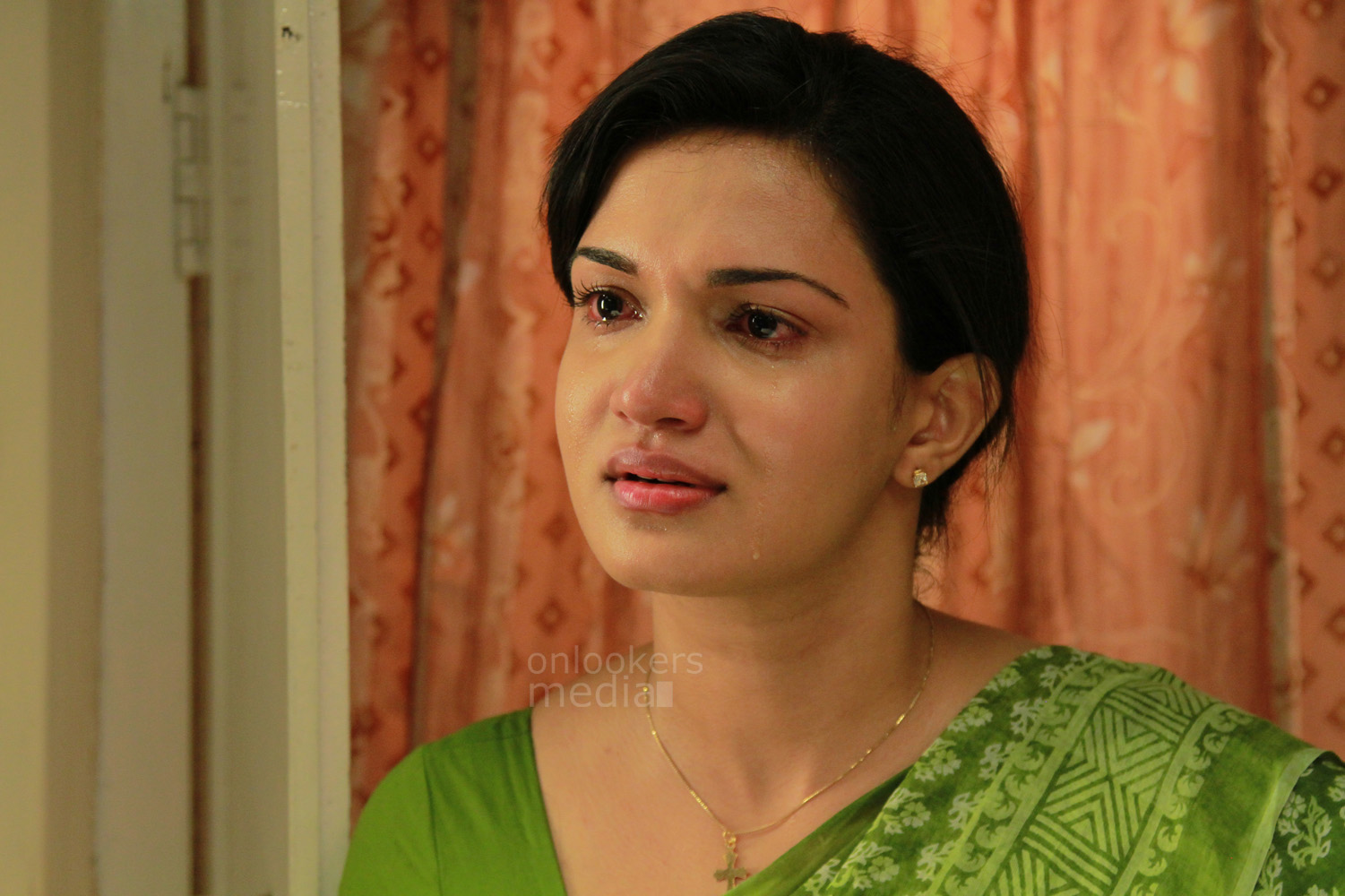 https://onlookersmedia.in/wp-content/uploads/2015/02/Honey-Rose-in-Sir-CP-Malayalam-Movie-Onlookers-Media-78.jpg