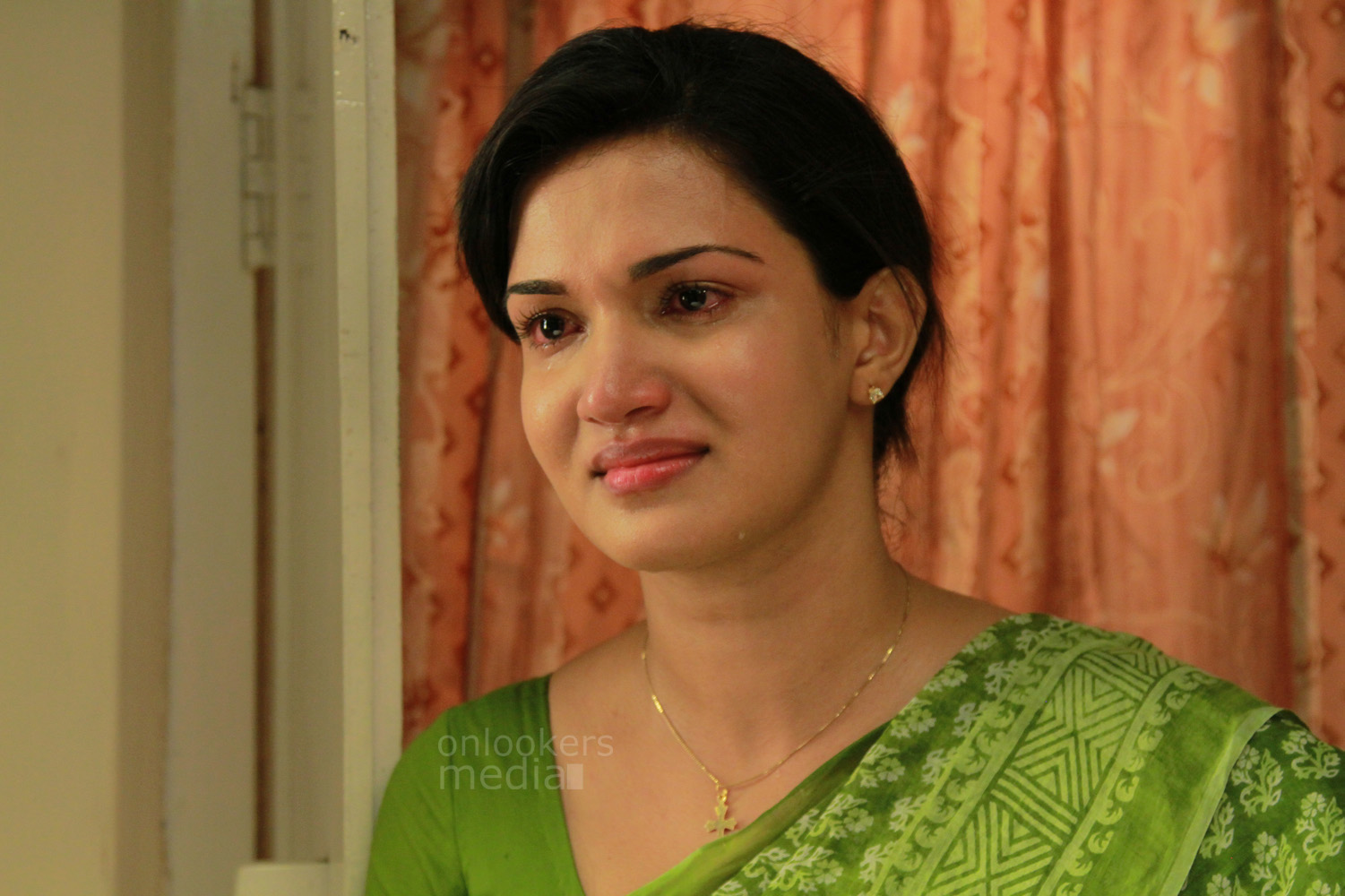 https://onlookersmedia.in/wp-content/uploads/2015/02/Honey-Rose-in-Sir-CP-Malayalam-Movie-Onlookers-Media-82.jpg