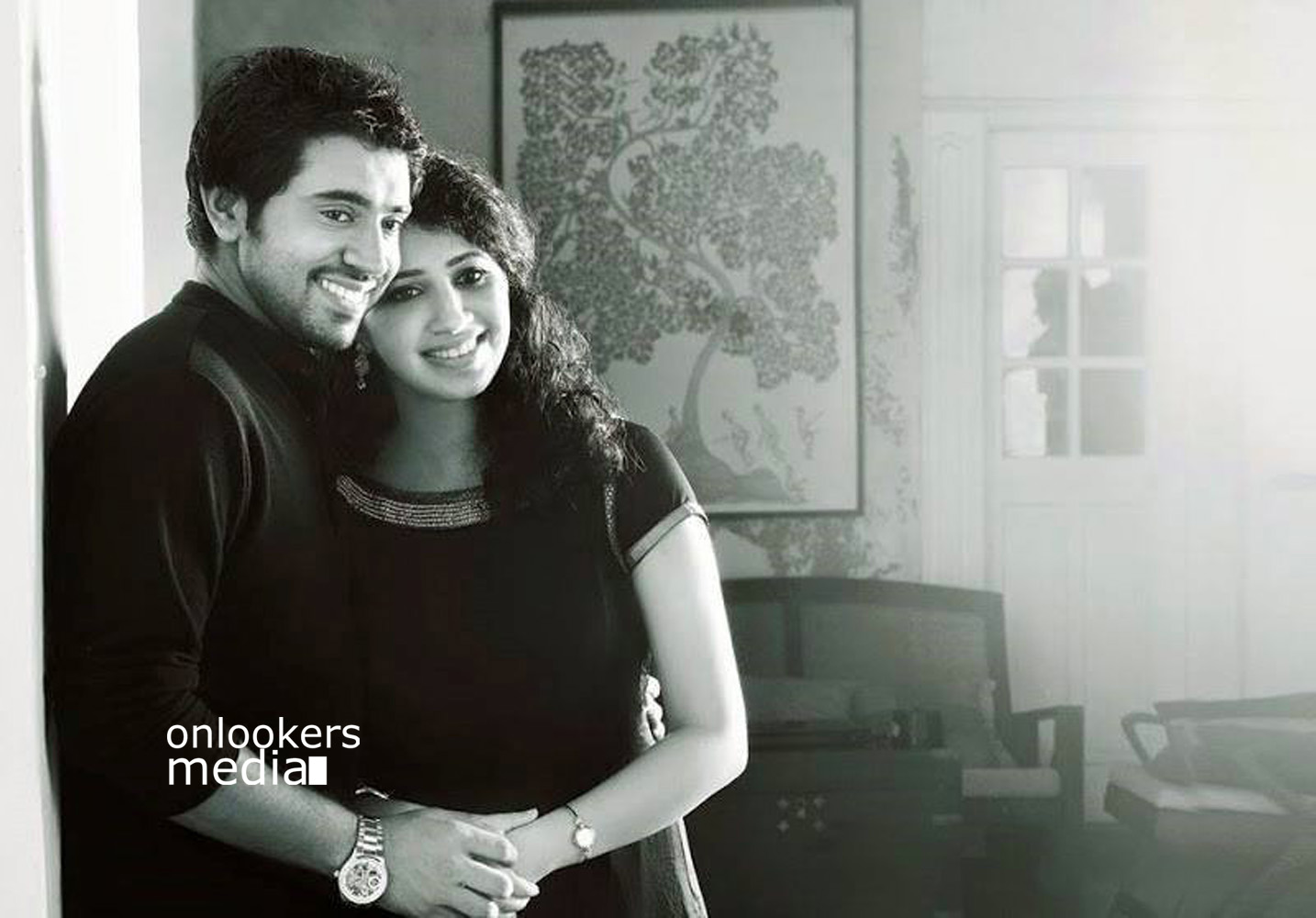 https://onlookersmedia.in/wp-content/uploads/2015/02/Nivin-Pauly-with-wife-Rinna-Joy-Nivin-Pauly-Family-Rare-Unseen-Stills-Images-Photos-Onlookers-Media-7.jpg