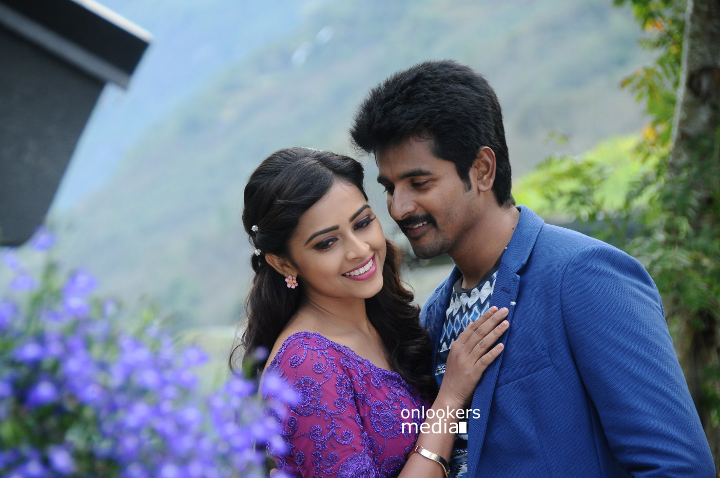 https://onlookersmedia.in/wp-content/uploads/2015/02/Sivakarthikeyan-and-Sri-Divya-in-Kaaki-Sattai-Stills-Images-Gallery-Photos-Onlookers-Media-12.jpg
