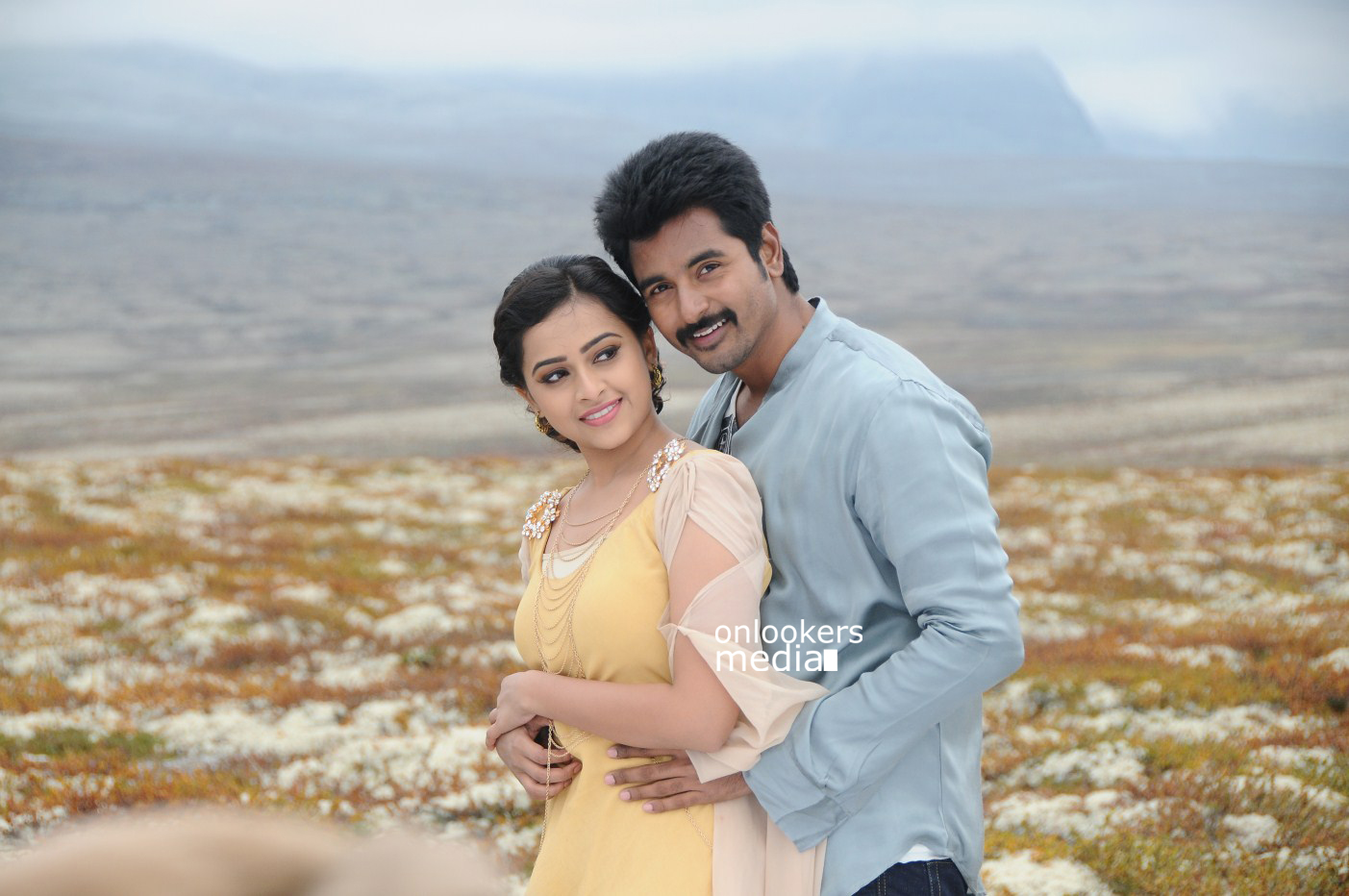 https://onlookersmedia.in/wp-content/uploads/2015/02/Sivakarthikeyan-and-Sri-Divya-in-Kaaki-Sattai-Stills-Images-Gallery-Photos-Onlookers-Media-2.jpg