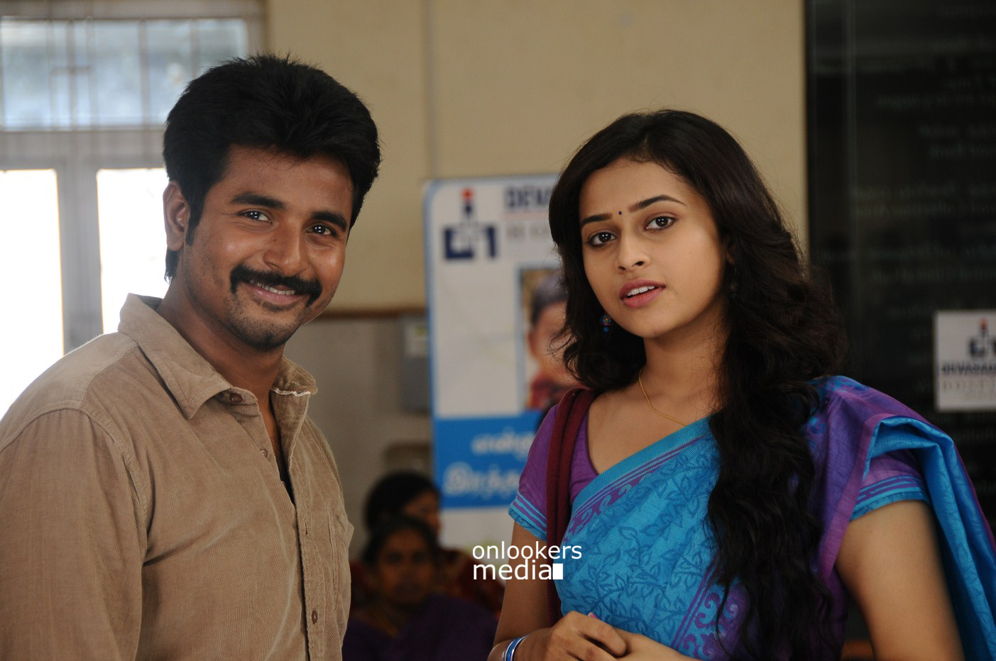 https://onlookersmedia.in/wp-content/uploads/2015/02/Sivakarthikeyan-and-Sri-Divya-in-Kaaki-Sattai-Stills-Images-Gallery-Photos-Onlookers-Media-21.jpg
