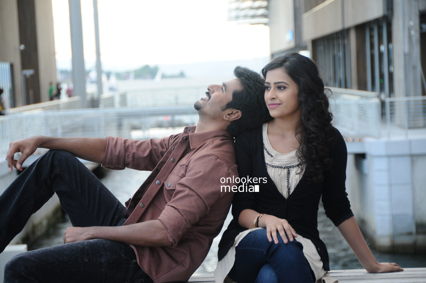 https://onlookersmedia.in/wp-content/uploads/2015/02/Sivakarthikeyan-and-Sri-Divya-in-Kaaki-Sattai-Stills-Images-Gallery-Photos-Onlookers-Media-27.jpg