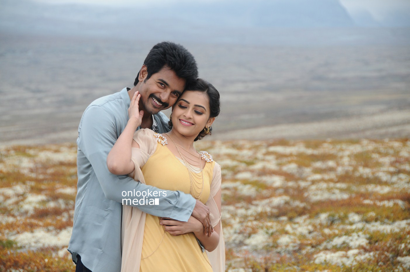 https://onlookersmedia.in/wp-content/uploads/2015/02/Sivakarthikeyan-and-Sri-Divya-in-Kaaki-Sattai-Stills-Images-Gallery-Photos-Onlookers-Media-3.jpg