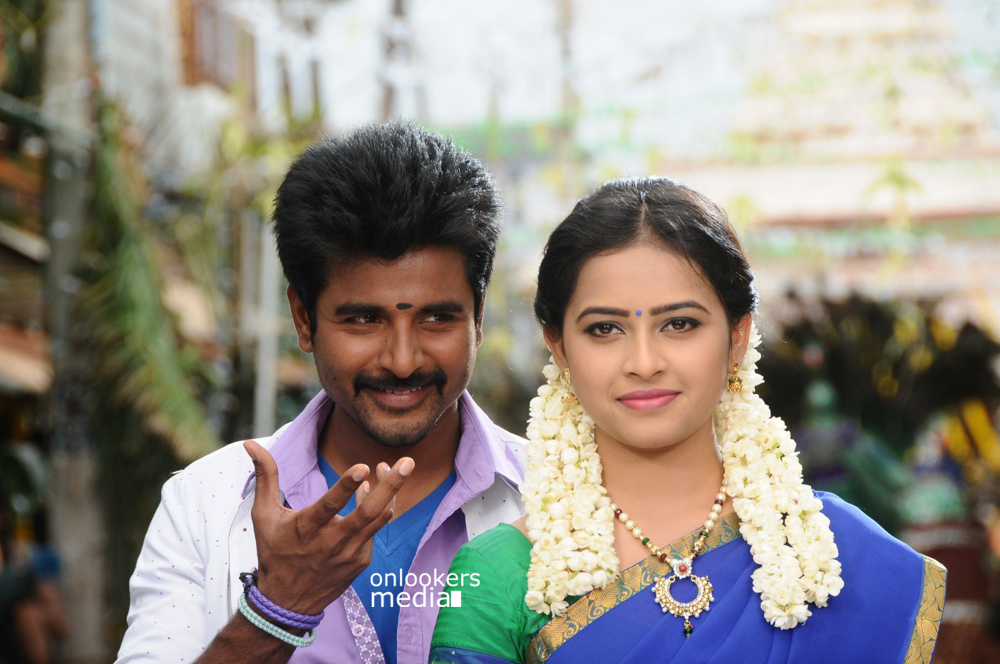 https://onlookersmedia.in/wp-content/uploads/2015/02/Sri-Divya-in-Kaaki-Sattai-Stills-Images-Photos-Sivakarthikeyan-Onlookers-Media-10.jpg
