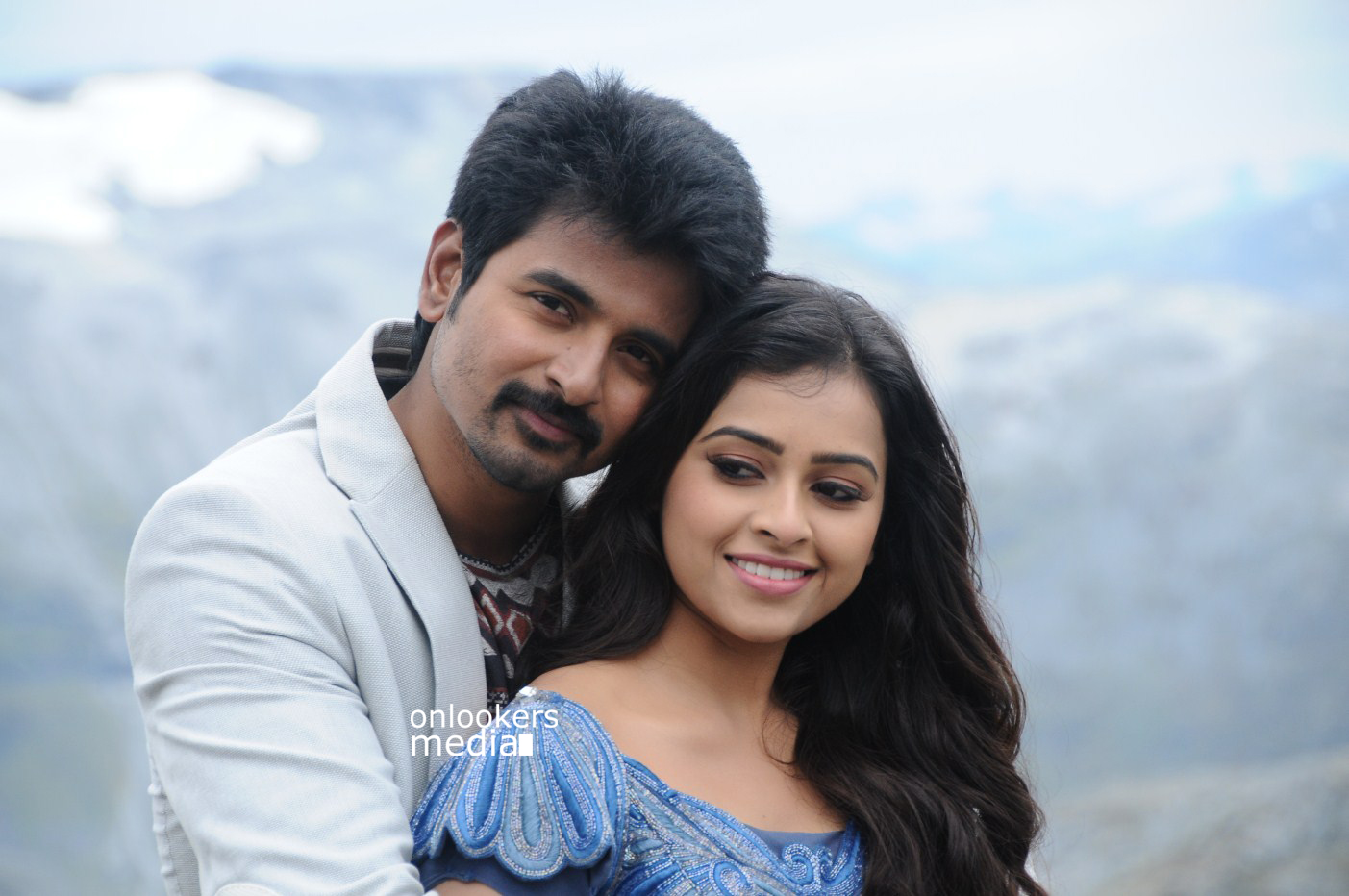 https://onlookersmedia.in/wp-content/uploads/2015/02/Sri-Divya-in-Kaaki-Sattai-Stills-Images-Photos-Sivakarthikeyan-Onlookers-Media-5.jpg