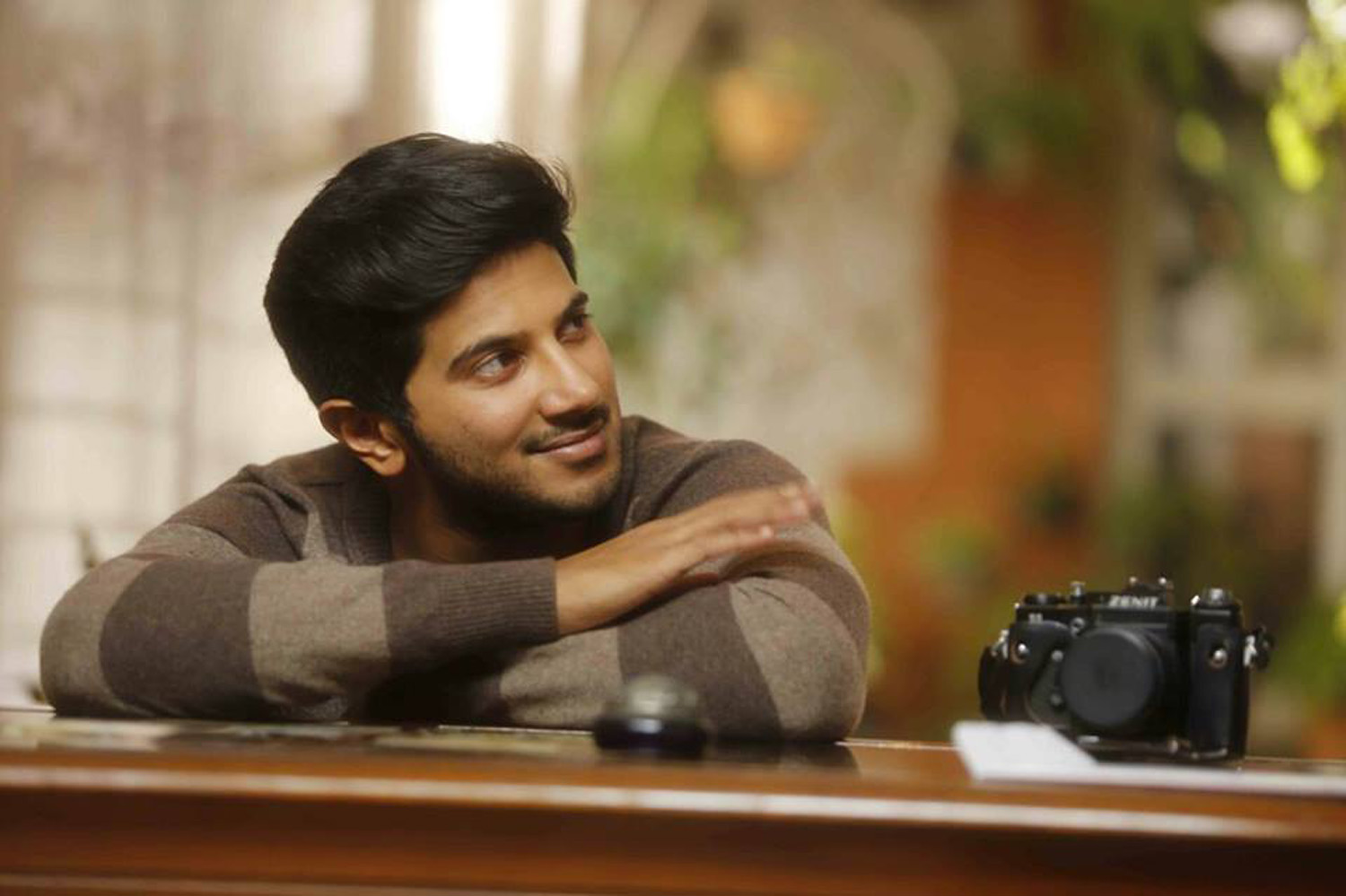 https://onlookersmedia.in/wp-content/uploads/2015/03/100-Days-Of-Love-Stills-Photos-Images-Dulquer-Salmaan-Nithya-Menon-Malayalam-Movies-2015-Onlookers-Media-1.jpg