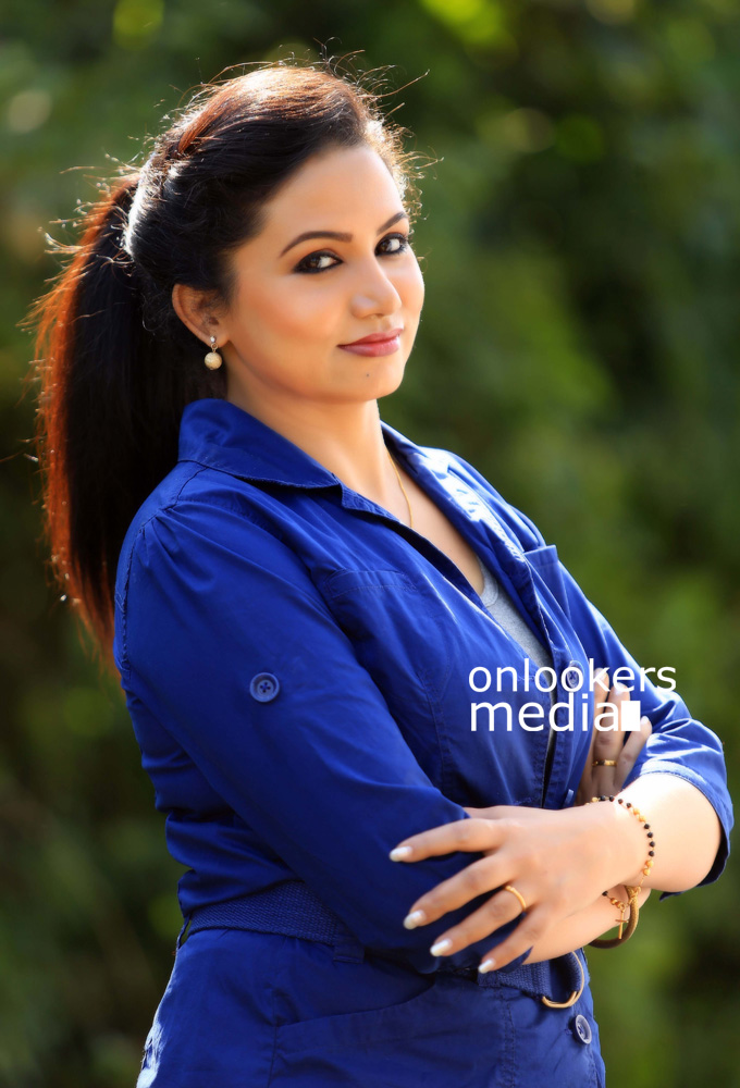 https://onlookersmedia.in/wp-content/uploads/2015/03/Actress-Sheelu-Abraham-Stills-Images-Photos-Malayalam-Acterss-Onlookers-Media-2.jpg
