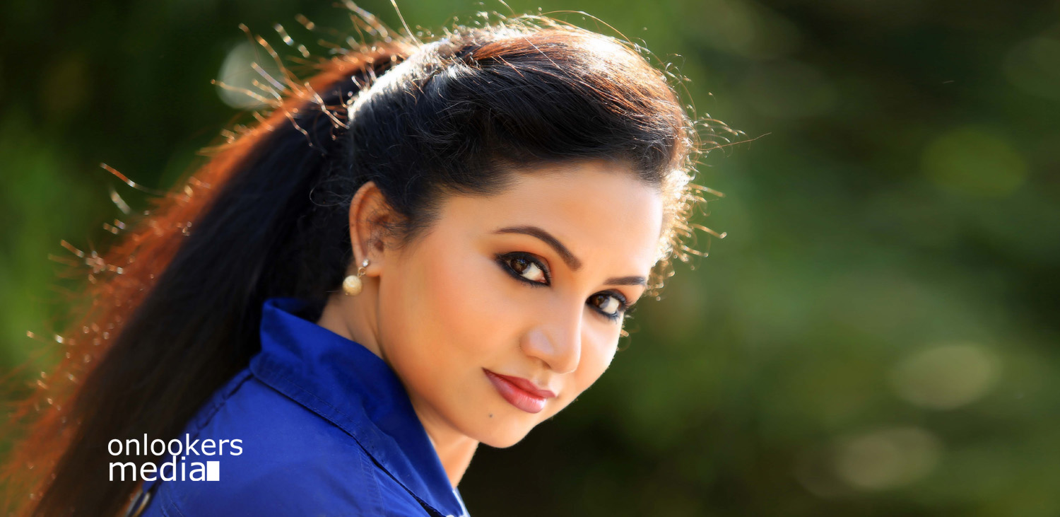 https://onlookersmedia.in/wp-content/uploads/2015/03/Actress-Sheelu-Abraham-Stills-Images-Photos-Malayalam-Acterss-Onlookers-Media-3.jpg