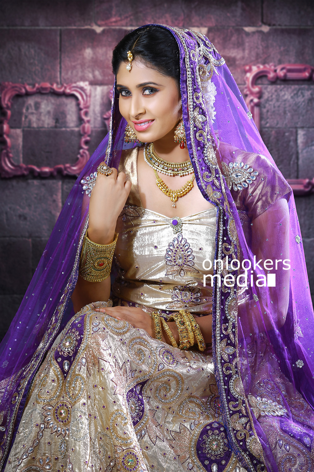 Aisha Azim Actress Stills-Images-Photos-Onlookers Media (1)