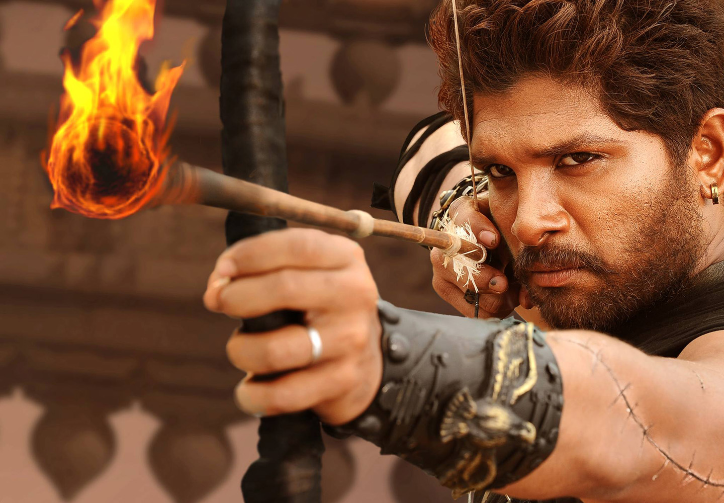 https://onlookersmedia.in/wp-content/uploads/2015/03/Allu-Arjun-in-Rudhramadevi-Stills-Images-Photos-Telugu-Movie-2015-Anushka-Shetty-Onlookers-Media-2.jpg
