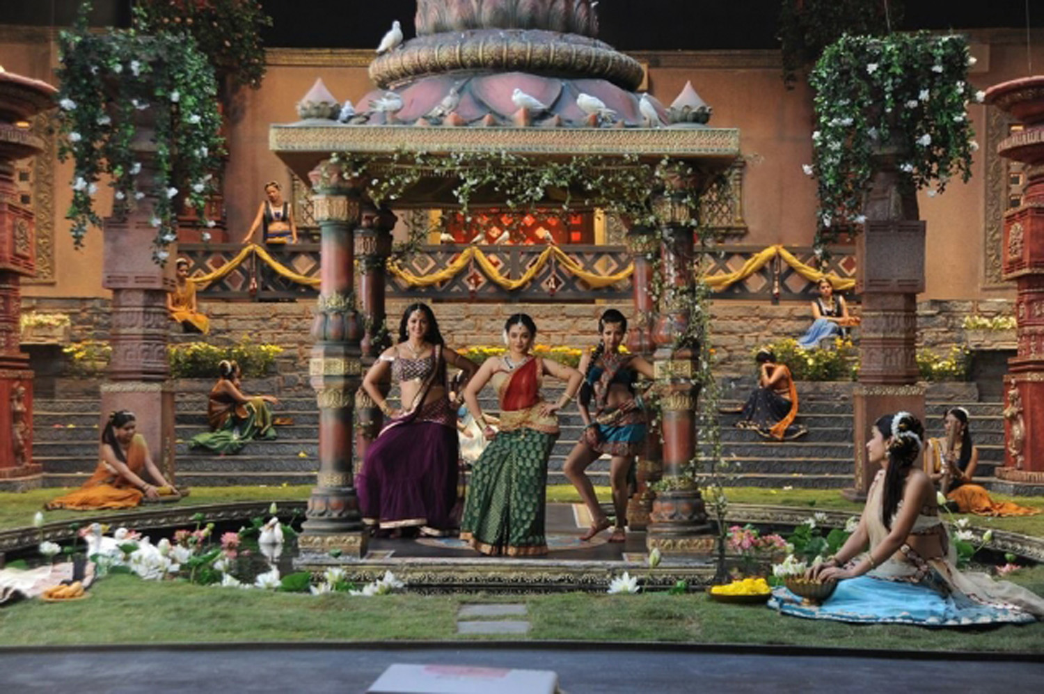 Anushka Shetty, Nithya Menon and Catherine Tresa in Rudhramadevi Stills-Images-Photos-Telugu Movie 2015-Onlookers Media (4)