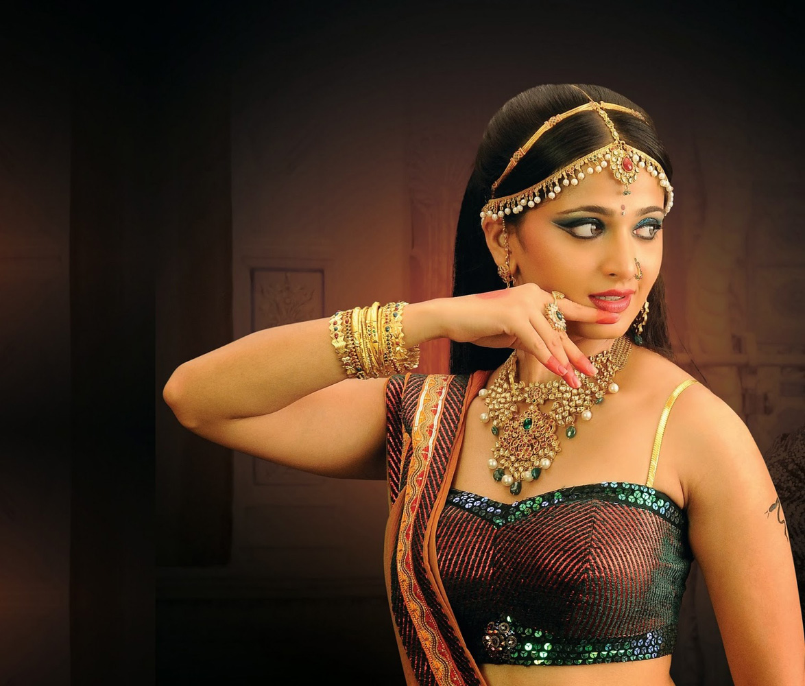 Anushka Shetty in Rudhramadevi Stills-Images-Photos-Telugu Movie 2015-Onlookers Media (10)