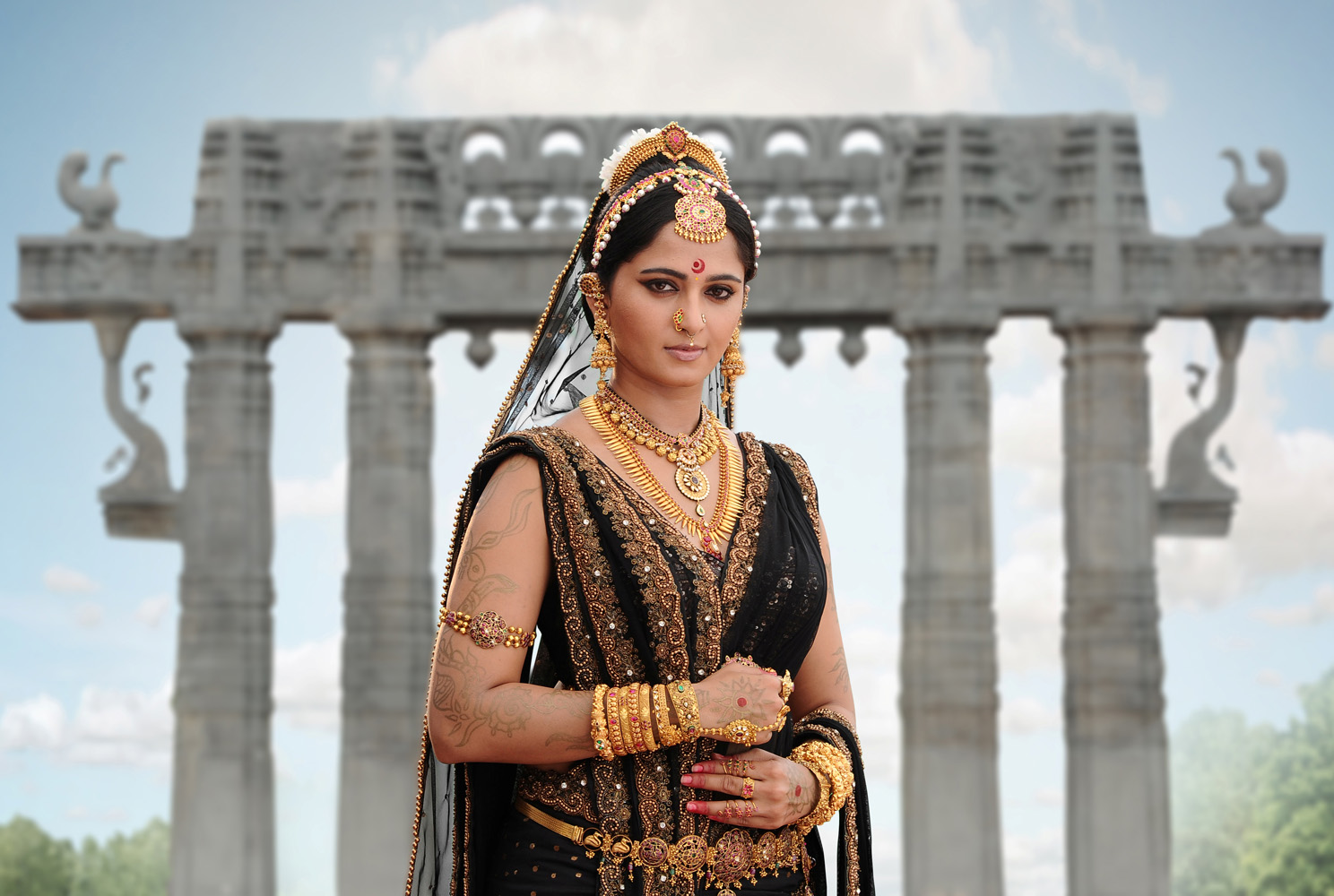Anushka Shetty in Rudhramadevi Stills-Images-Photos-Telugu Movie 2015-Onlookers Media (12)