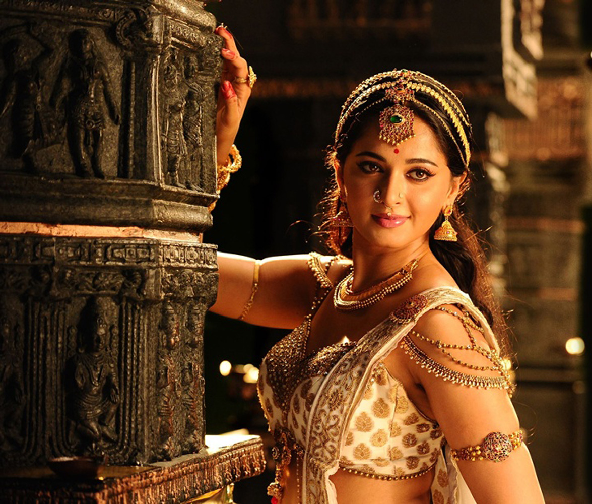 Anushka Shetty in Rudhramadevi Stills-Images-Photos-Telugu Movie 2015-Onlookers Media (3)