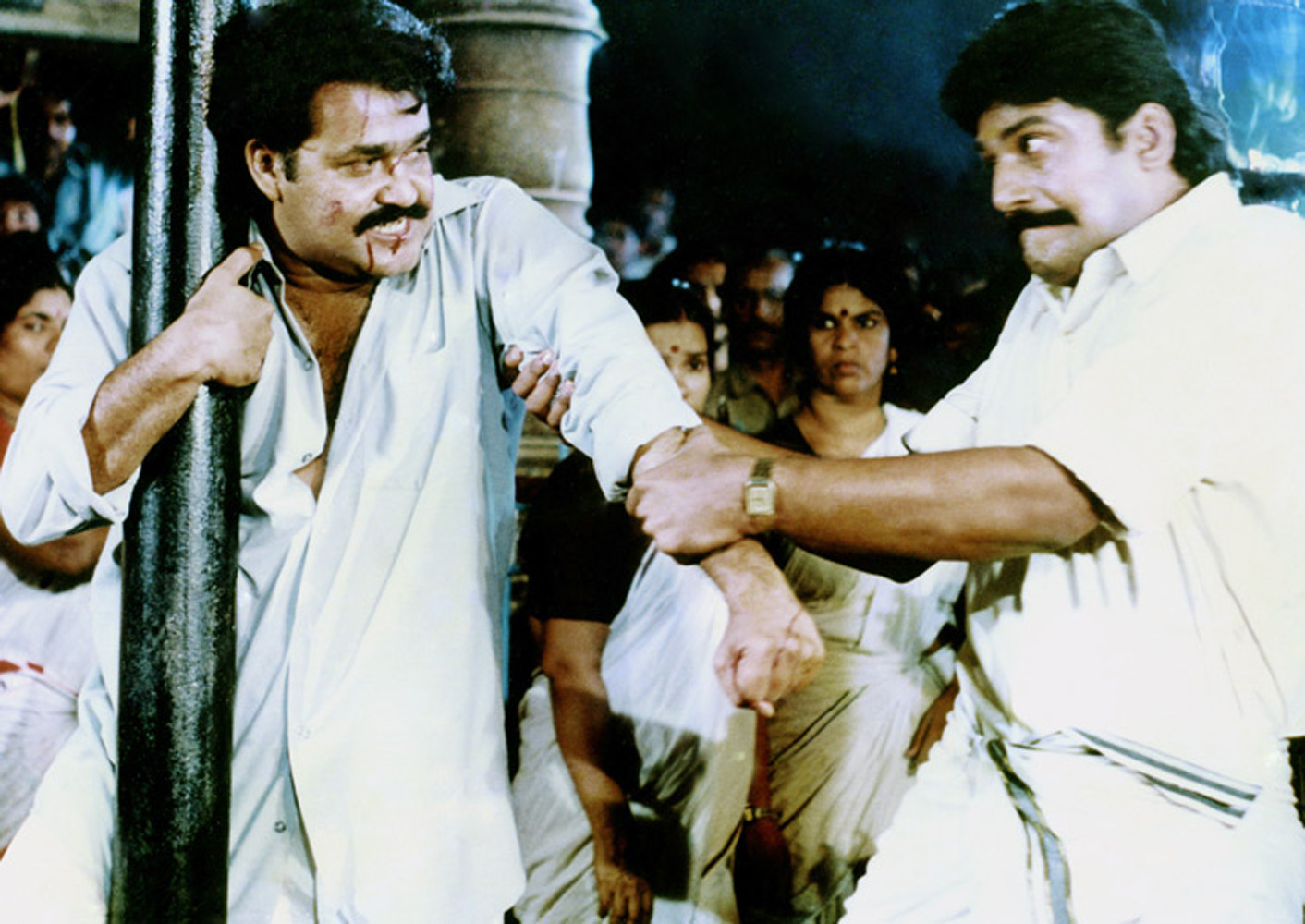 https://onlookersmedia.in/wp-content/uploads/2015/03/Devasuram-Movie-Stills-Mohanlal-Revathi-Classic-Malayalam-Movies-1.jpg