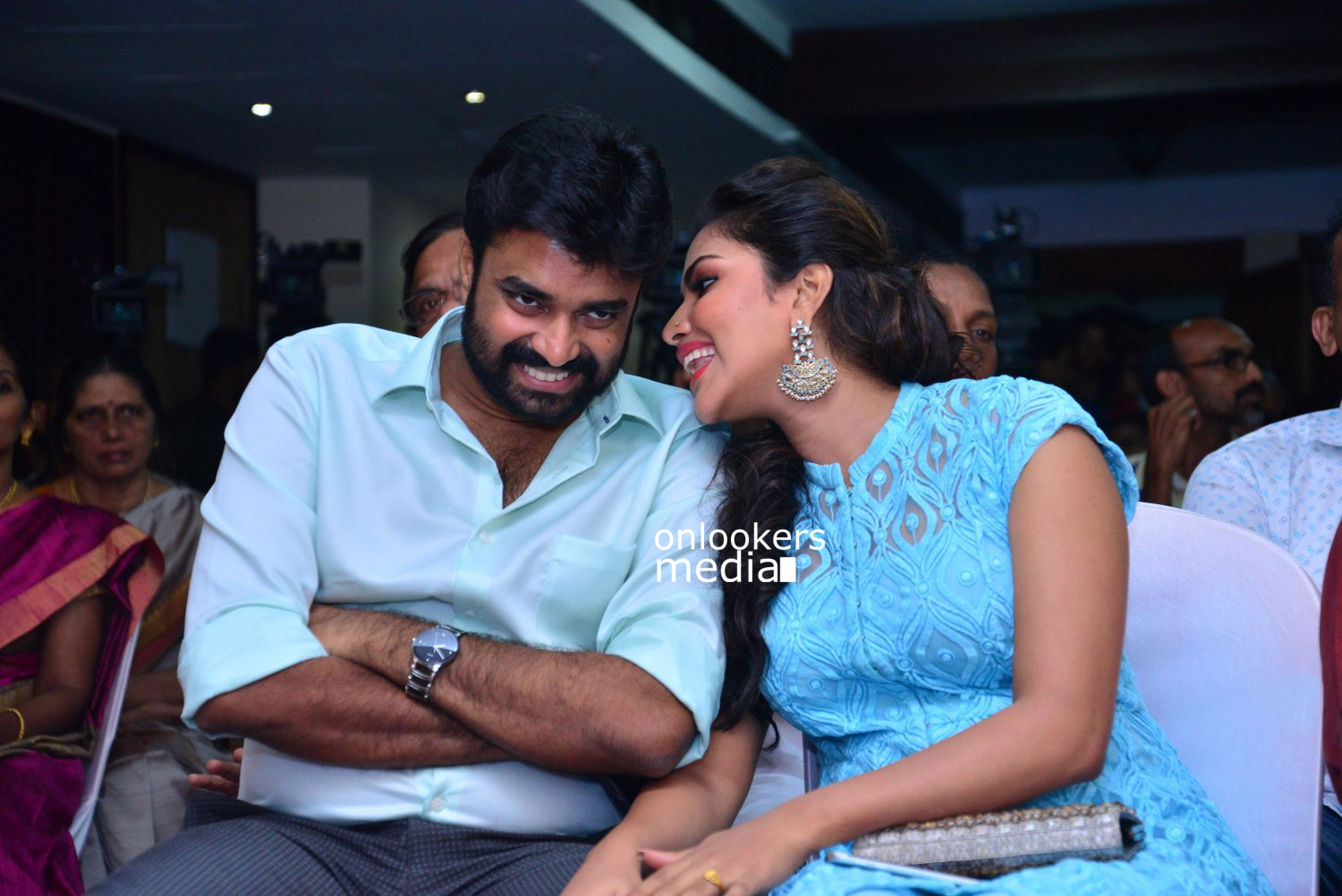 https://onlookersmedia.in/wp-content/uploads/2015/04/Amala-Paul-and-AL-Vijay-at-Lalila-O-Laila-Audio-Launch-Stills-Images-Mohanlal-Malayalam-Movie-2015-Onlookers-Media-1.jpg