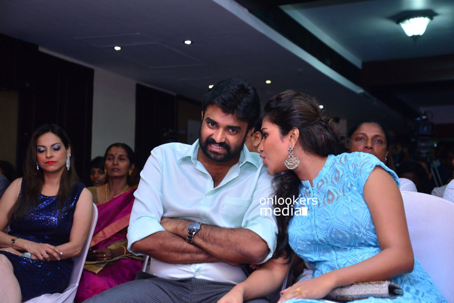 https://onlookersmedia.in/wp-content/uploads/2015/04/Amala-Paul-and-AL-Vijay-at-Lalila-O-Laila-Audio-Launch-Stills-Images-Mohanlal-Malayalam-Movie-2015-Onlookers-Media-4.jpg