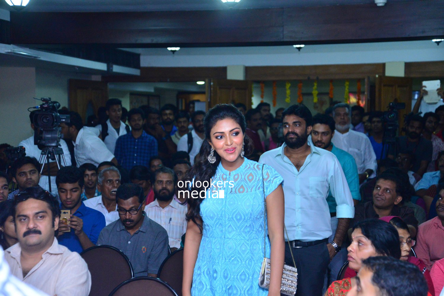 https://onlookersmedia.in/wp-content/uploads/2015/04/Amala-Paul-at-Lalila-O-Laila-Audio-Launch-Stills-Images-Mohanlal-Malayalam-Movie-2015-Onlookers-Media-3.jpg