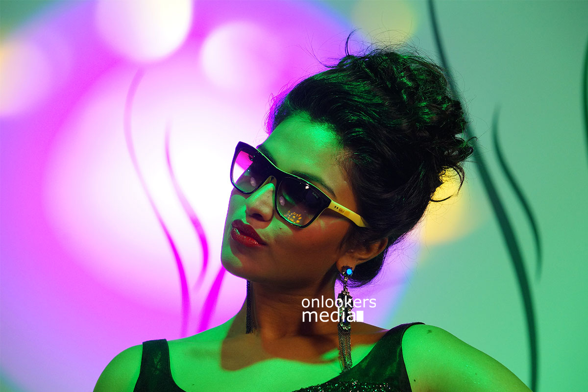 https://onlookersmedia.in/wp-content/uploads/2015/04/Amala-Paul-in-Lailaa-O-Lailaa-Stills-Images-Photos-Malayalam-Movie-2015-Onlookers-Media.jpg